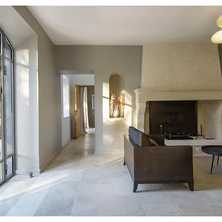 Boem Retreat - Timeless Elegance Just Steps From The Mediterranean
