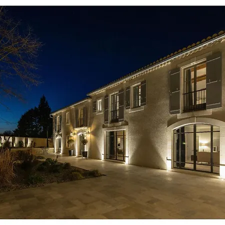 Boem Retreat - Timeless Elegance Just Steps From The Mediterranean Villa