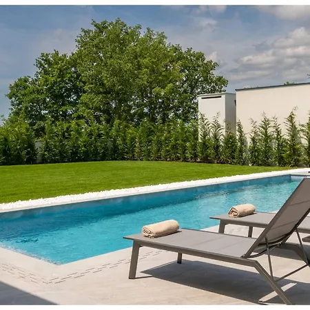 Villa Boem Retreat - Timeless Elegance Just Steps From The Mediterranean