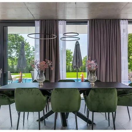 Villa Boem Retreat - Timeless Elegance Just Steps From The Mediterranean