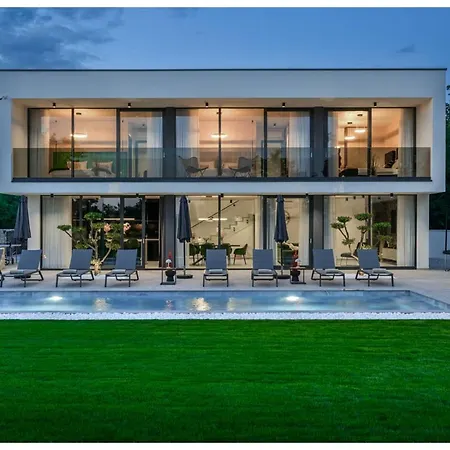 Boem Retreat - Timeless Elegance Just Steps From The Mediterranean Villa Agde