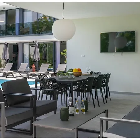 Boem Retreat - Timeless Elegance Just Steps From The Mediterranean *