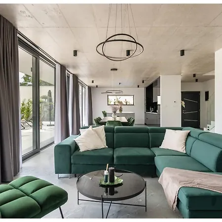 Boem Retreat - Timeless Elegance Just Steps From The Mediterranean